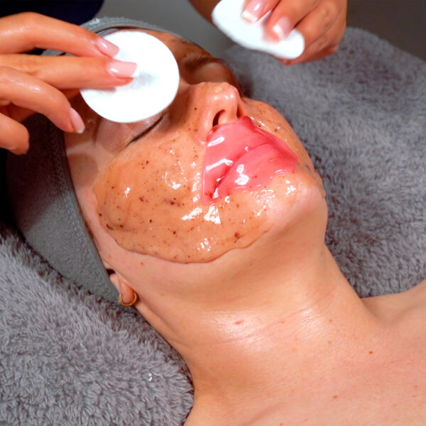 Gua-Sha-And-Jade-Stone-4 Gua Sha and Crystal Roller Facial Course Online